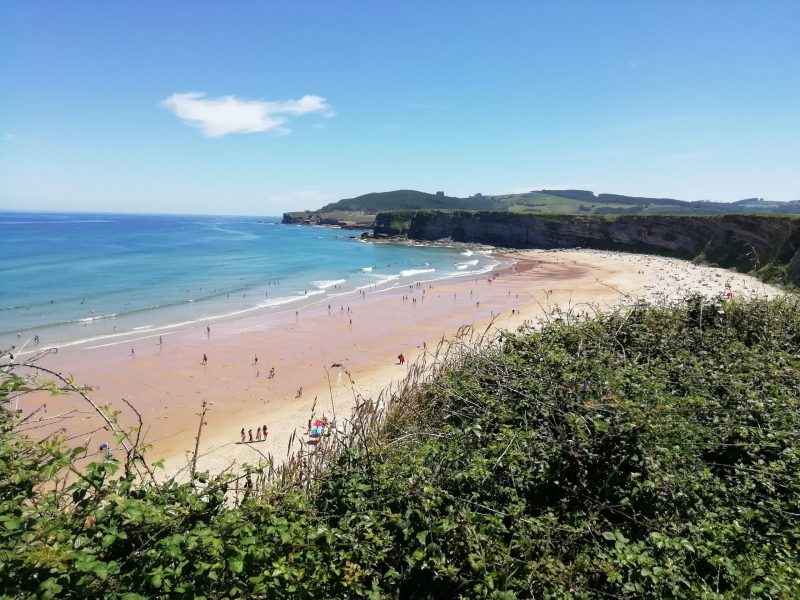 Playa de Langre, a 8 minutos del albergue