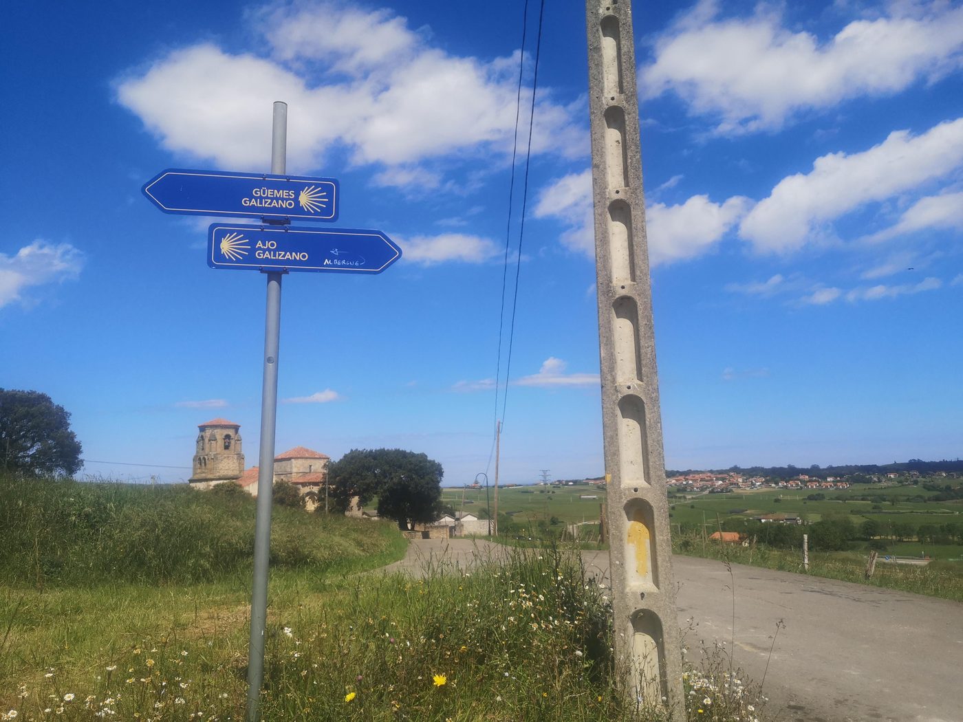 Iglesia de Bareyo en el Camino del Norte